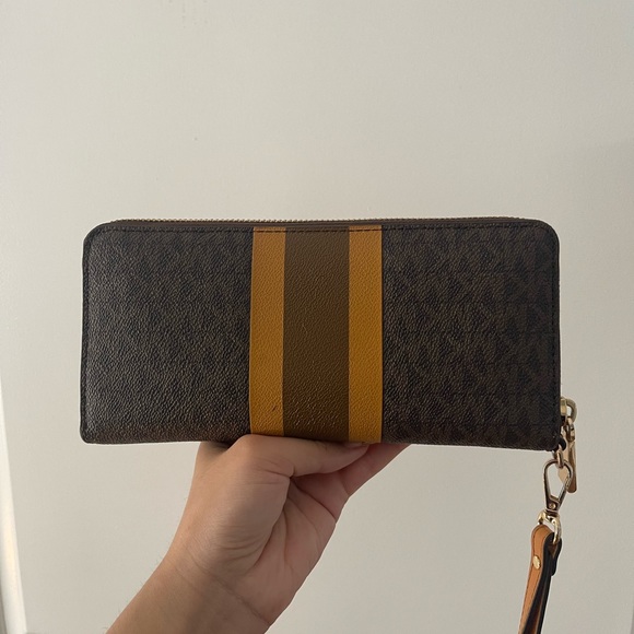 Brand new michael kors wallet - Picture 2 of 4